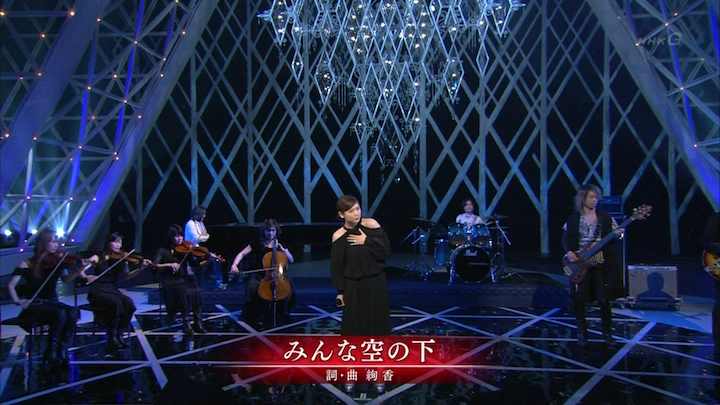 Ayaka_-_Minna_Sora_no_Shita+_Talk_(62th_NHK_Kouhaku_Uta_Gassen_-_2011.12.31)_201.png